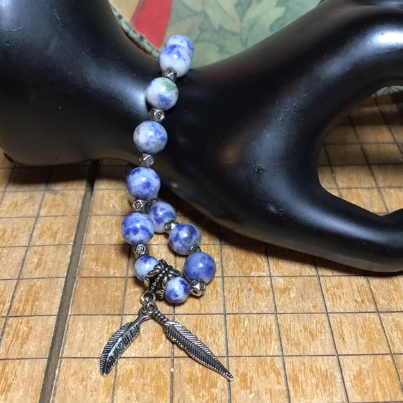 Semiprecious Stone Bead and Aged Silver Feathers Charm 7” Bracelet Elastic EVC - Picture 1 of 10